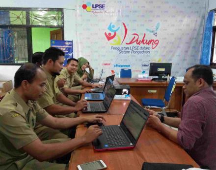 Pembuatan Perdana Domain Website Desa Online SID Desa Watuagung Kecamatan Watulimo di Dinas Kominfo
